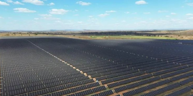 Největší americká fotovoltaická elektrárna připojená k síti v Brazílii