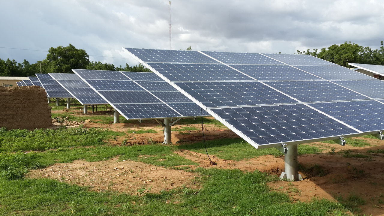 Aplikace AC Combiner Boxu v distribuovaném fotovoltaickém průmyslu